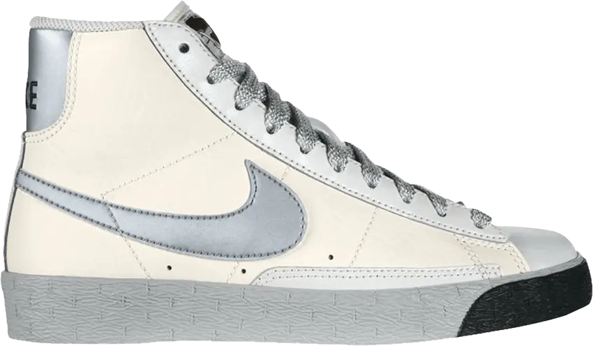  Nike Wmns Blazer High &#039;Soft Pearl Metallic Silver&#039;