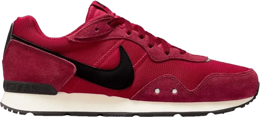 Nike Venture Runner &#039;Pomegranate&#039;