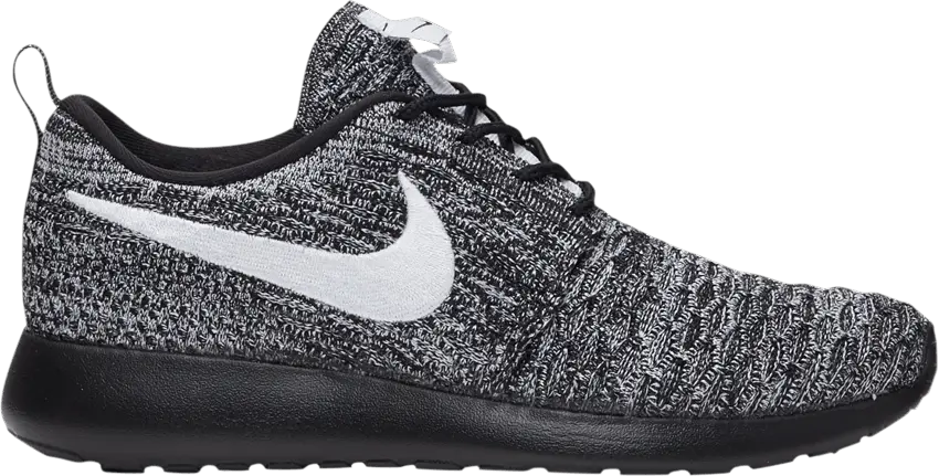 Nike Wmns Roshe One Flyknit &#039;Black White&#039; [Black/White]