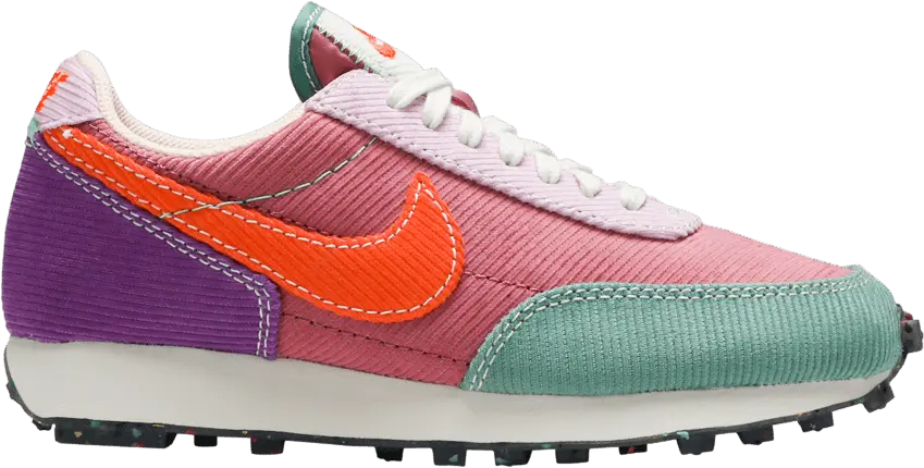  Nike Daybreak Corduroy Desert Berry (Women&#039;s)