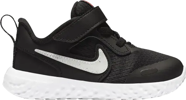  Nike Revolution 5 SE TD &#039;Black White&#039;