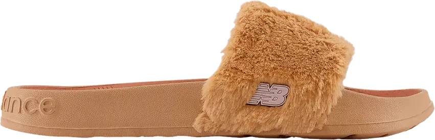  New Balance Wmns 200 Fuzzies Slide &#039;Sweet Caramel&#039;