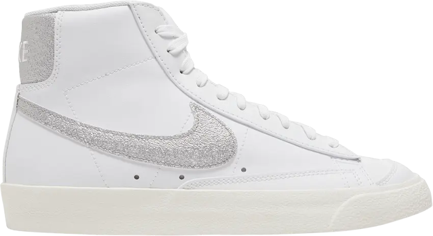  Nike Wmns Blazer Mid &#039;77 Essential &#039;White Metallic Silver&#039;